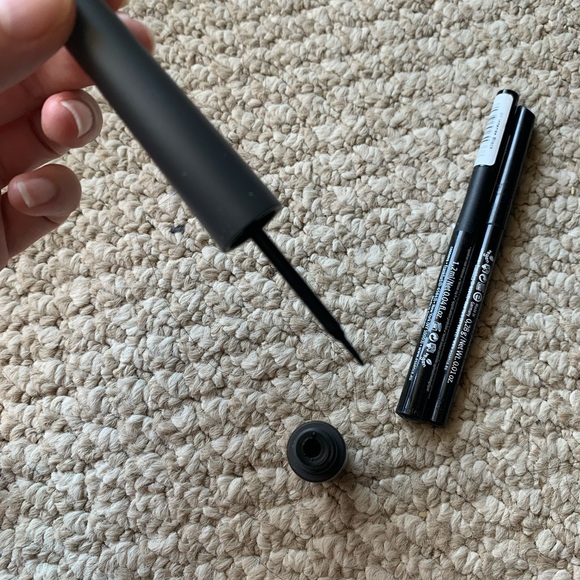 New Black Eye liquid and pencil eyeliner bundle set - Picture 5 of 6